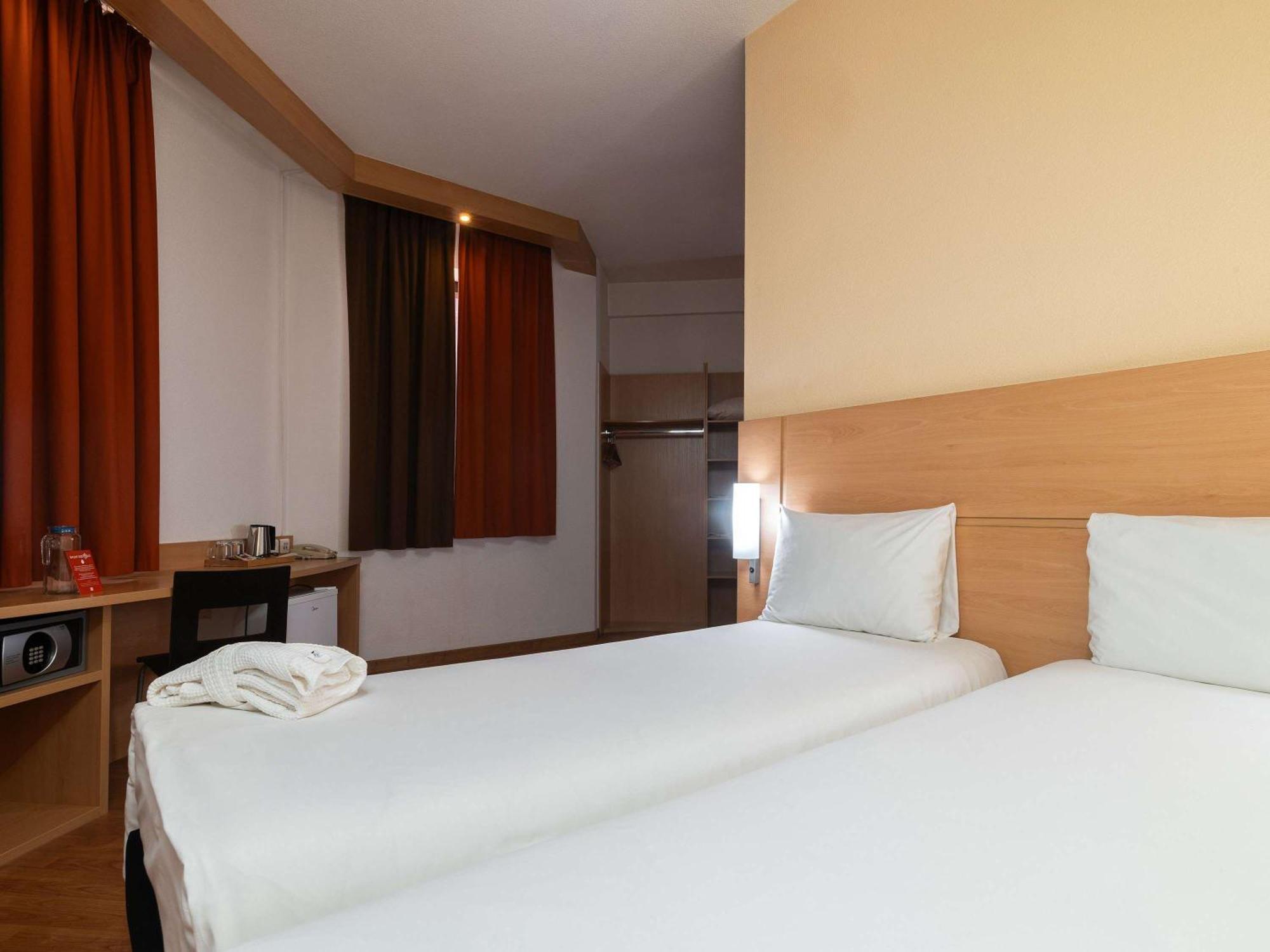 Ibis Astana Hotel Exterior foto